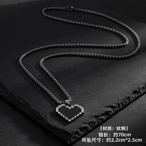 Collar con Colgante de Corazón de Acero Inoxidable, Cadena de Eslabones con Corazón Pixelado Negro de 70 cm, Estilo Moderno para Hombres y Mujeres, Joyería Urbana - Product Image 3