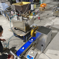 Machine industrielle de formage et de roulage de boulettes de pâte pour la fabrication de produits céréaliers