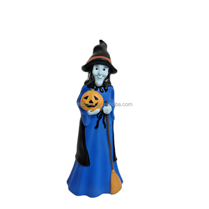 Figurine de sorcière lumineuse mystérieuse pour la décoration - Product Image 3