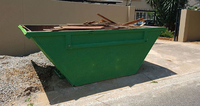 Bac à déchets robuste en acier Q235 de 7m3, bac à déchets extérieur durable avec une capacité de 3000-5000 kg, garantie d'un an pour une utilisation industrielle