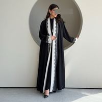 Abaya à manches longues avec bordure en dentelle, motif contrastant noir et blanc, broderie moelleuse, style kimono ouvert, Abayas musulmanes