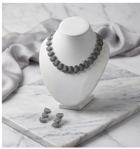 DIVYORO-Conjunto de collar y pendientes de plata oxidada con piedra azul y motivo de concha para mujer, joyería elegante de diseñador - Product Image 1