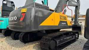 Excavadora hidráulica de cadenas Volvo EC350DL de 35 toneladas con cazo de excavación de 1.5m³ de capacidad, modelo 2023. - Product Image 2