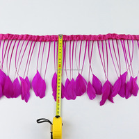 Plumes de canard blanches teintées en gros, garniture de plumes rayées pour vêtements de carnaval, tissus, dentelles, chapeaux et décorations de chapellerie