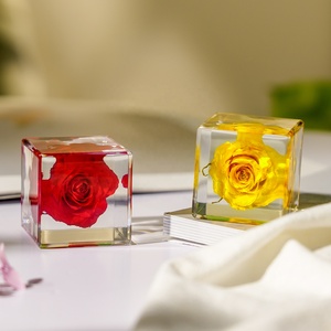 Khối lập phương acrylic thủ công với hoa anh đào bảo quản trong nhựa resin, đồ thủ công trang trí nhà cửa, quà tặng độc đáo - Product Image 4