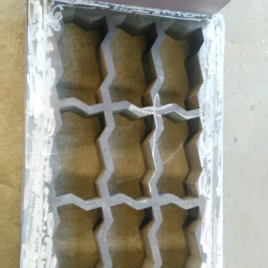 Форма блочной машины и форма для кирпичной машины