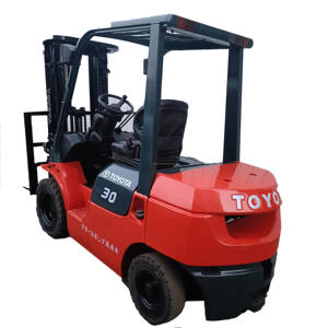 Chariot élévateur diesel d'occasion 3 tonnes, modèle 2023, transmission intégrale 4x4, garantie 1 an, faible nombre d'heures de fonctionnement, trois mât - Product Image 1