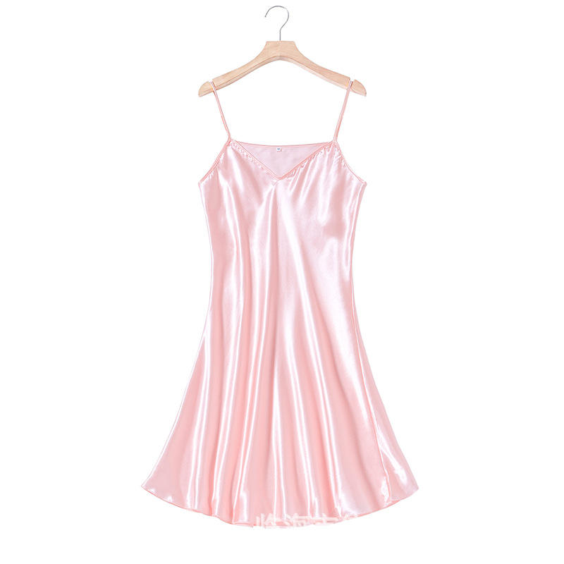 เดรสสายเอี๊ยมสีชมพู