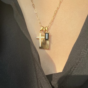 Collier Dazan 2025 plaqué or 18 carats avec trois pendentifs détachables style démon, zircon 5A, croix et carré - Product Image 5