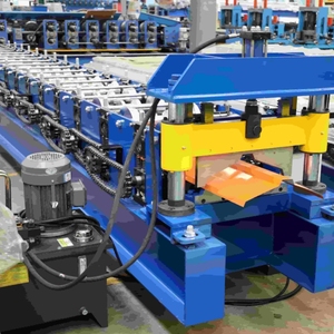 Machine de fabrication de <span class=keywords><strong>tuiles</strong></span> et de capuchons de toit en acier de qualité supérieure avec moteur et boîte de vitesses, haute productivité - Product Image 5