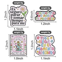 Spilla smaltata con slogan spagnolo vibrante per l'auto-cura, ornamento versatile in lega per decorare borse, giacche e zaini