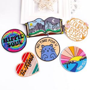 Patchs brodés personnalisés avec logo mignon pour vêtements, chapeaux et sacs – à thermocoller - Product Image 1