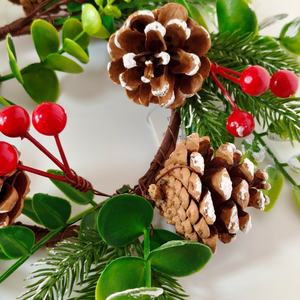زهور اصطناعية بالجملة لصنع إكليل شمعة عيد الميلاد مع توت اصطناعي لتزيين الطاولة والمنزل في العطلات - Product Image 6