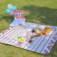 Tapis de pique-nique portable d'extérieur personnalisé en Oxford, tapis de glamping ultrasonique, tapis de plage imperméable et épaissi pour le camping sur gazon