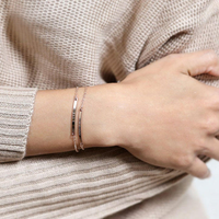Bracelet classique minimaliste personnalisé en acier inoxydable plaqué or, avec gravure DIY de logo, nom ou texte, barre horizontale vierge