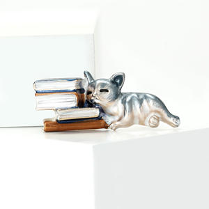 Lindo gato perezoso broche mentira en <span class=keywords><strong>libro</strong></span> pequeño Pin dibujos animados señoras esmalte neutro Pin camisa insignia estudiante joyería regalo - Product Image 4