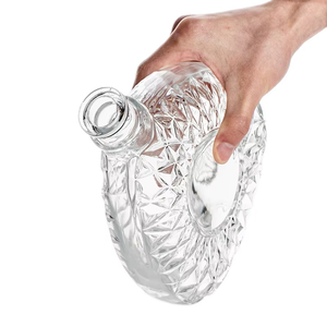 Bouteille à spiritueux en verre de forme triangulaire plate de 70 cl, bouteille en verre de <span class=keywords><strong>cognac</strong></span> blanc cristallin de 700 ml, peut être plaquée or - Product Image 4