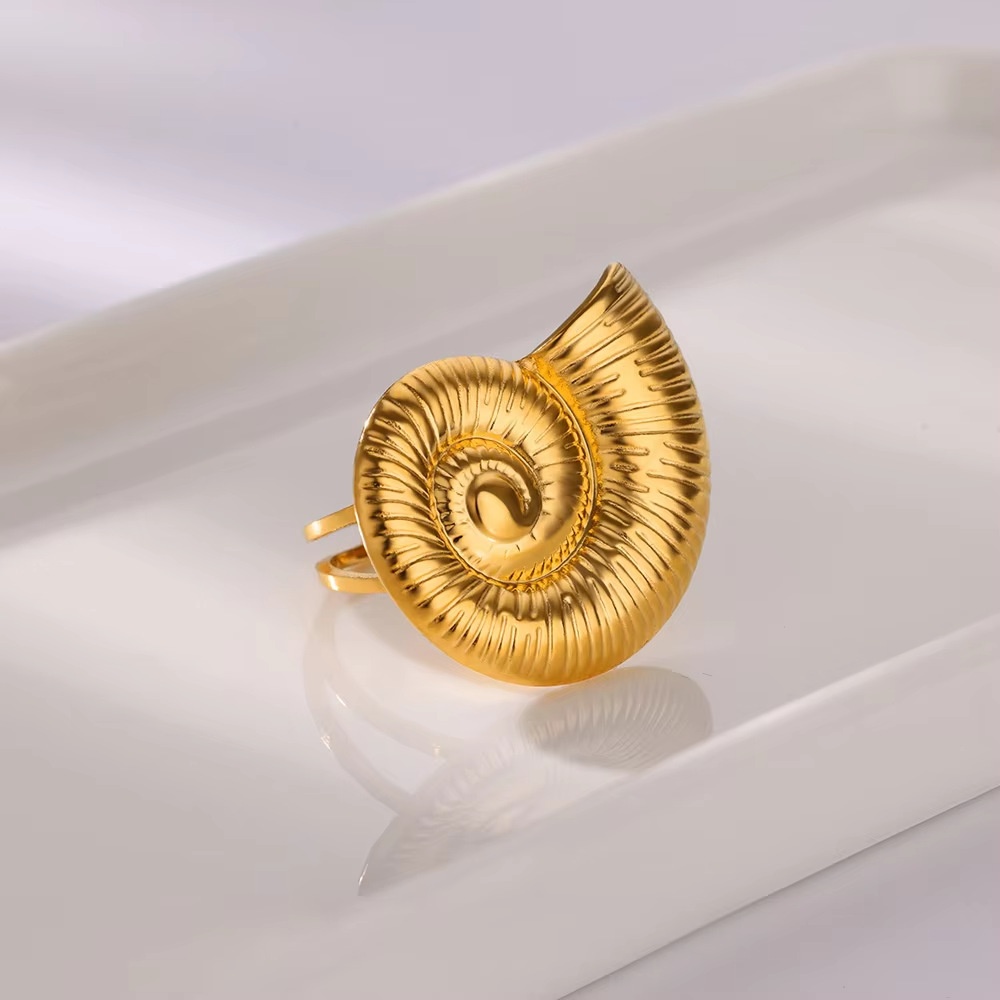 latest trendy female rings