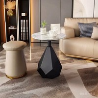 Table basse carrée moderne de luxe en marbre et métal, durable et de haute qualité, avec roulettes