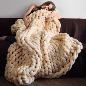 Couverture en tricot épais faite à la main, douce et confortable, tissée en fil épais, pour canapé-lit, décoration intérieure et chaleur hivernale - Product Image 1