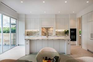 Armoire en bois massif multifonctionnelle de style moderne, luxueuse et légère - Product Image 5