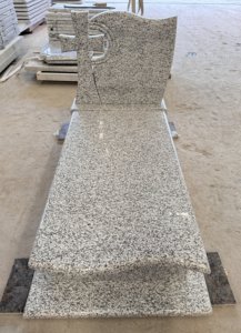 Белый гранитный надгробный памятник из Цзилиня — памятник в форме креста с индивидуальной гравировкой - Product Image 2