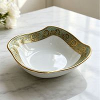 Service de table en céramique vert et or de style antique avec couverts à motif floral HUAIYI, idéal pour les mariages et les réceptions, passe au lave-vaisselle