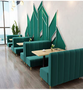 Conjunto Personalizado de Mobiliario Moderno para Restaurante Francés con Sofá Tipo Booth de Terciopelo, Sillas y Mesa de Comedor de Madera - Product Image 1