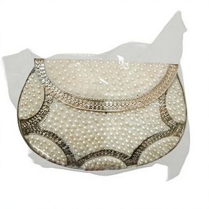 Pochette de soirée élégante faite à la main en nacre avec chaîne détachable et mosaïque de coquillages - Product Image 1