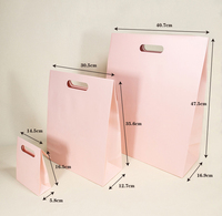 Emballage cosmétique rose de luxe, logo personnalisé imprimé, écologique, durable, poignées découpées, sacs en carton classiques et élégants pour le shopping