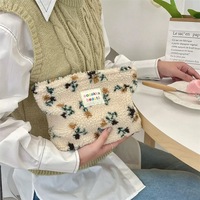 Trousse de maquillage peluche en laine Sherpa pour femmes, logo personnalisé, trousse à cosmétiques rose en peluche, organisateur de pochette à cosmétiques personnalisée
