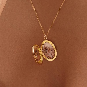 Collar con Colgante Personalizado con Nombre y Foto, Chapado en Oro, Regalo de San Valentín o Cumpleaños para tu Pareja - Product Image 3