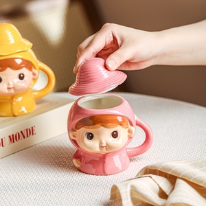 แก้วคู่รัก 3 มิติ แบบ OEM&ODM จากโรงงาน ขนาด 300 มล. แก้วเซรามิก แก้วพอร์ซเลน พร้อมฝาปิดรูปทรงหมวก สำหรับของขวัญธุรกิจ วันหยุด และงานแต่งงาน - Product Image 2