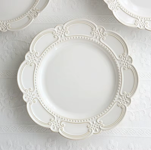Ensemble de <span class=keywords><strong>vaisselle</strong></span> en céramique blanche émaillée de style <span class=keywords><strong>baroque</strong></span> européen rétro, design floral en relief, <span class=keywords><strong>vaisselle</strong></span> vintage pour mariage - Product Image 1