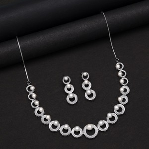 Juego de collares de diamantes americanos de Color blanco, perlas de latón para fiestas de boda, atuendo de novia, pedido a granel - Product Image 1