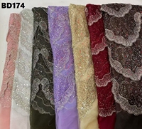 Tissu en dentelle de tulle brodé de perles et de sequins à motif festonné épais pour robes de mariée du Moyen-Orient et tenues de mariage africaines – Vente en gros