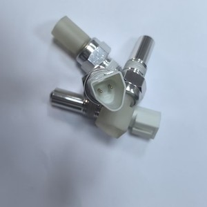 สวิตช์ไฟถอยหลังฟอร์ด97FG15520AC 100020778 OE da B 1029819 1112601 1383960 - Product Image 3