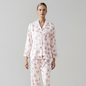 Vêtements de nuit en coton et élasthanne à imprimé cœur pour femmes, ensemble de pyjama à manches longues boutonnées, tissus respirants tissés - Product Image 1