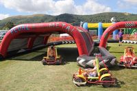 Piste de karting gonflable personnalisée jeux de plein air stimulants piste de course gonflable vélos Quad