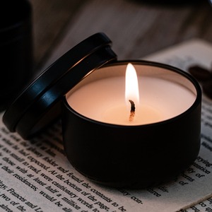 Bougie artisanale aromathérapeutique en cire <span class=keywords><strong>de</strong></span> soja mélangée 40g, en boîte en fer noir mat, écologique, sans fumée, non toxique, Noël, Pâques - Product Image 1