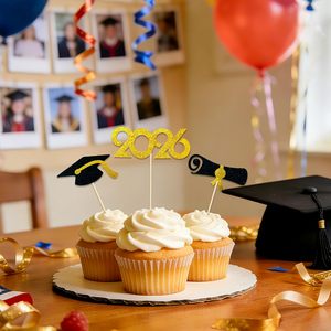 Decoraciones de Graduación 2026 Negras, Adornos para Cupcakes de Graduación 2026 Dorado <span class=keywords><strong>y</strong></span> Negro, Adornos para Cupcakes de Graduación con <span class=keywords><strong>Gorro</strong></span> <span class=keywords><strong>y</strong></span> <span class=keywords><strong>Diploma</strong></span> de la Clase de 2026 - Product Image 4