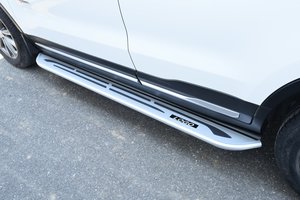 บันไดข้างรถยนต์แบบ Aftermarket Escape Cruise Style ผิวอะลูมิเนียมสีเงิน พร้อมลายกันลื่นสีดำ - Product Image 2