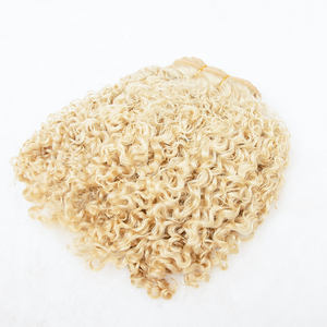 Capelli Vergini Indiani Biondi Non Trattati con Cuticole Allineate, Morbidi e Ricci, a Trama Invisibile # Extensioni di Capelli Umani 613 in Fasci - Product Image 1