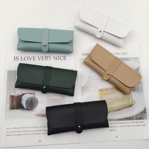 קופסת אריזה יוקרתית ניידת למשקפי שמש, עשויה PU רך באיכות גבוהה, מתאימה לגברים ונשים, זמינה במלאי כעת. - Product Image 3