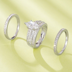 Set di Tre Anelli Geometrici con Zirconi per Donne, Elegante Gioiello per Matrimonio e Fidanzamento - Product Image 4
