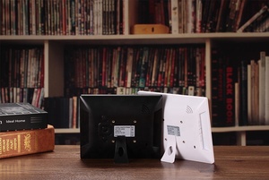 Оптовая продажа 8-дюймовых цифровых фотоаппаратов Cadre с простым подключением и использованием (Plug & Play), разрешение 1024x768, для студентов и детей - Product Image 6