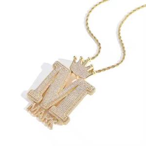 Pendentif lettre M plaqué rhodium de haute qualité avec couronne en strass, charme hip-hop unisexe, à porter au quotidien, en vente - Product Image 3