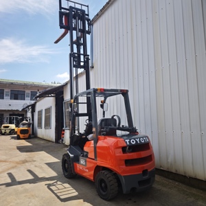 Toyota LPG 3 Tons Three Masts Gas <b>Forklift</b> 4.5 Meters with Side Shift - Product Image 4