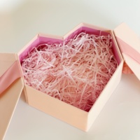 Maßgefertigte Umweltfreundliche Luxus-Strawberry-Pralinen in Herzform, Hochwertige Geschenkbox aus Kunstpapier mit UV-Beschichtung