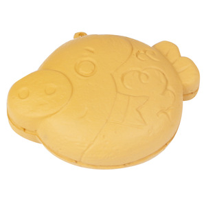 Porte-clés en EVA en forme de poisson de dessin animé, pendentif animal en plastique flexible, impression en relief, design irrégulier pour enfants et adultes - Product Image 1